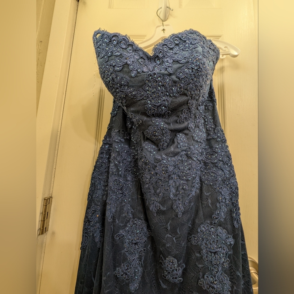 Elegant Blue Lace Evening Dress
